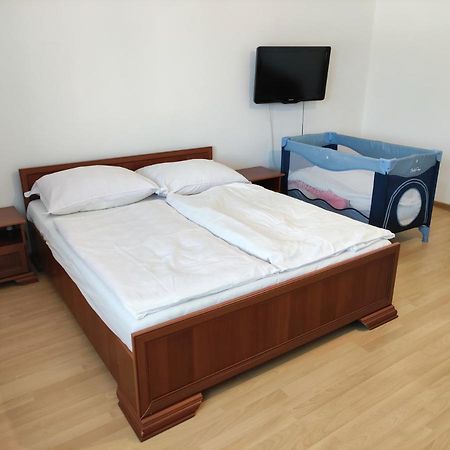 U Koncoka Apartment Levice Bagian luar foto