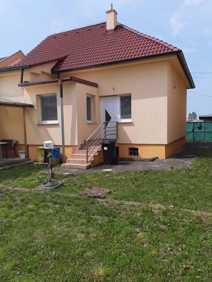 U Koncoka Apartment Levice Bagian luar foto